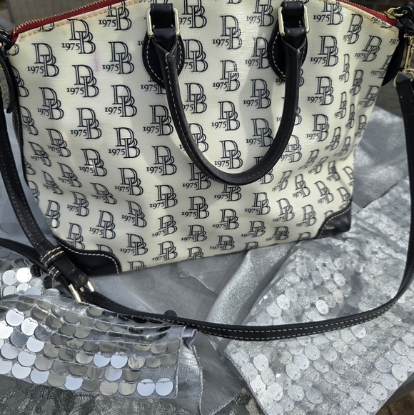 Dooney & Bourke 1975 Logo Satchel Cream Black Red Interior Shoulder Bag - Picture 7 of 14